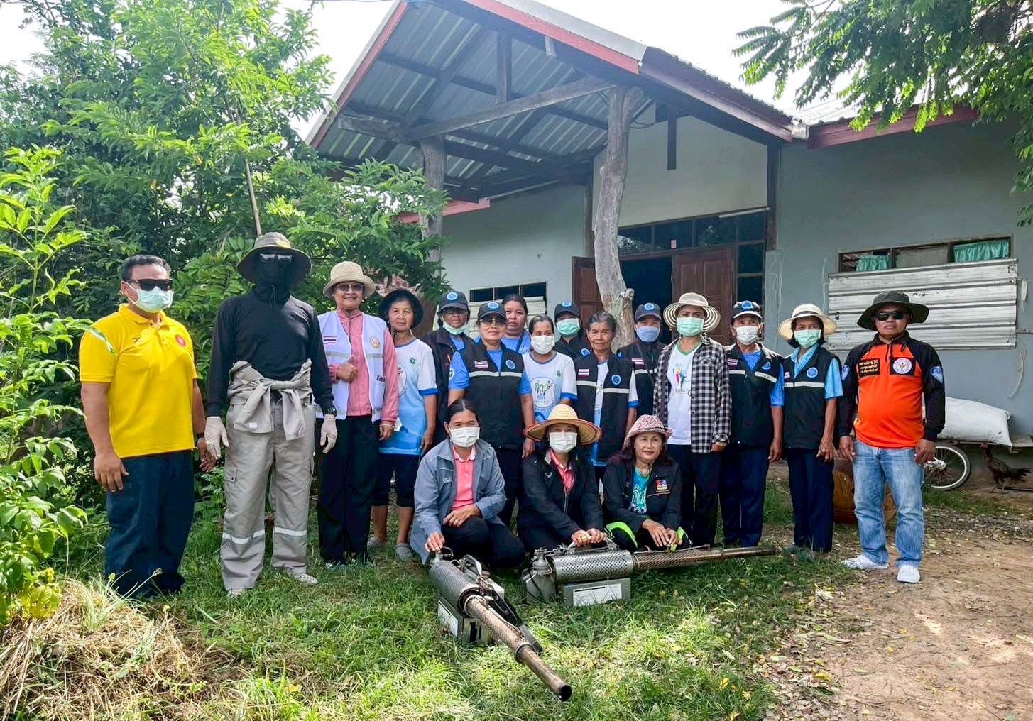 พ่นหมอกควันเพื่อควบคุมโรคไข้เลือดออกในพื้นที่ หมู่ที่ 3, หมู่ที่ 4 และหมู่ที่ 5