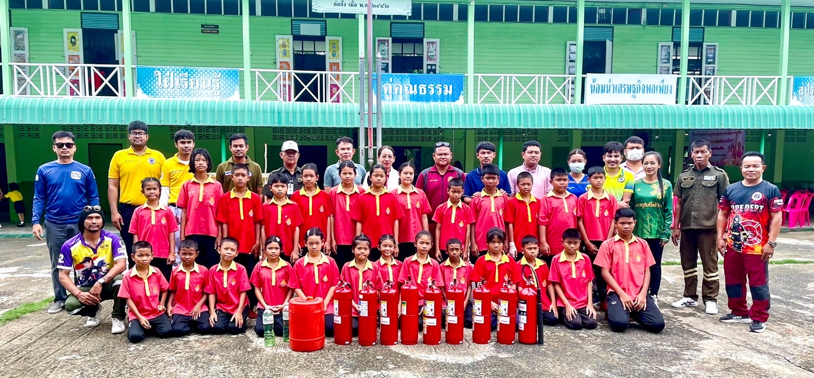 งานป้องกันและบรรเทาสาธารณภัย เทศบาลตำบลเขวาสินรินทร์ : ร่วมให้ความรู้ทักษะการดับเพลิงขั้นต้น ณ โรงเรียนบ้านนาโพธิ์