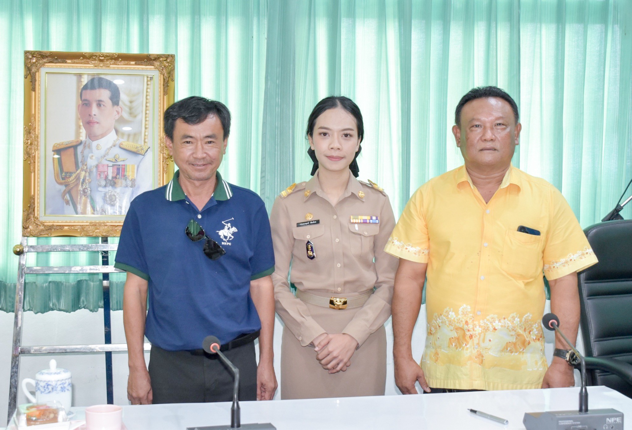 ต้อนรับรับข้าราชการโอนย้ายมาใหม่ 1 คน ได้แก่ นางสาวกรองกาญจน์ เรืองไกล ตำแหน่ง เจ้าพนักงานธุรการปฏิบัติงาน สังกัด สำนักปลัดเทศบาล ทต.เขวาสินรินทร์